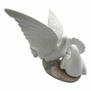 Lladro Large Love Nest Porcelain Doves Statue / Figurine – Wedding Gift